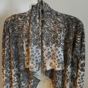 Stunning Alberto Makali  Sweater